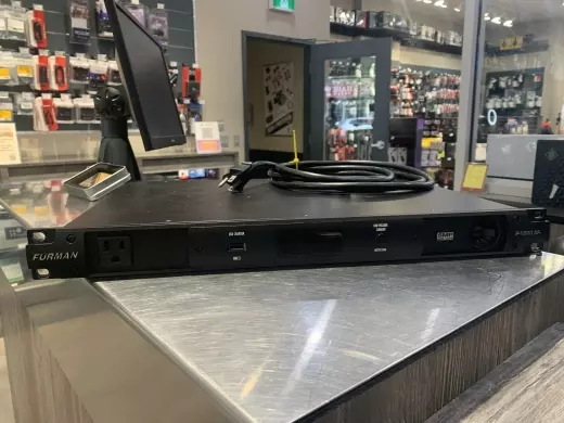 Furman P-1800 AR